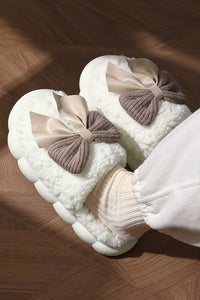 White Contrast Bowknot Applique Plush Winter Slippers